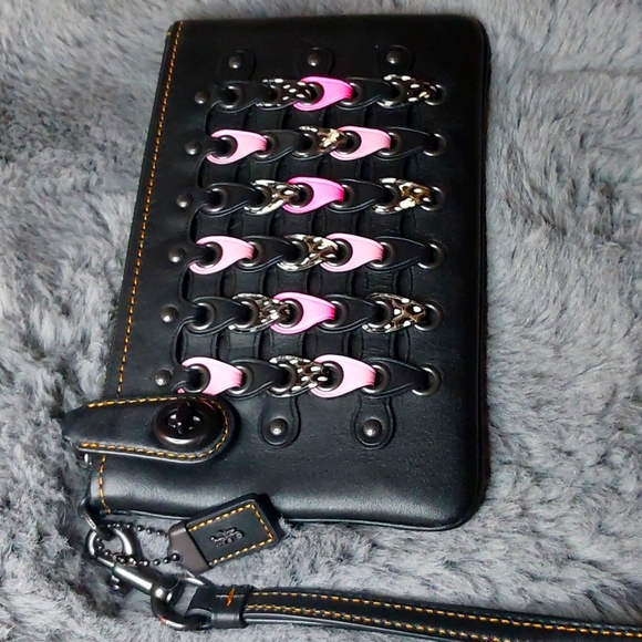 SOLD🥰 Coach 1941 exotic 21 wristlet wallet  in smooth glovetanned 🖤🩶🤍🩷 - Picture 1 of 15